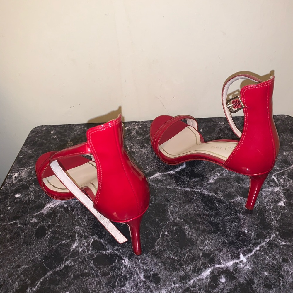 Shoes color red